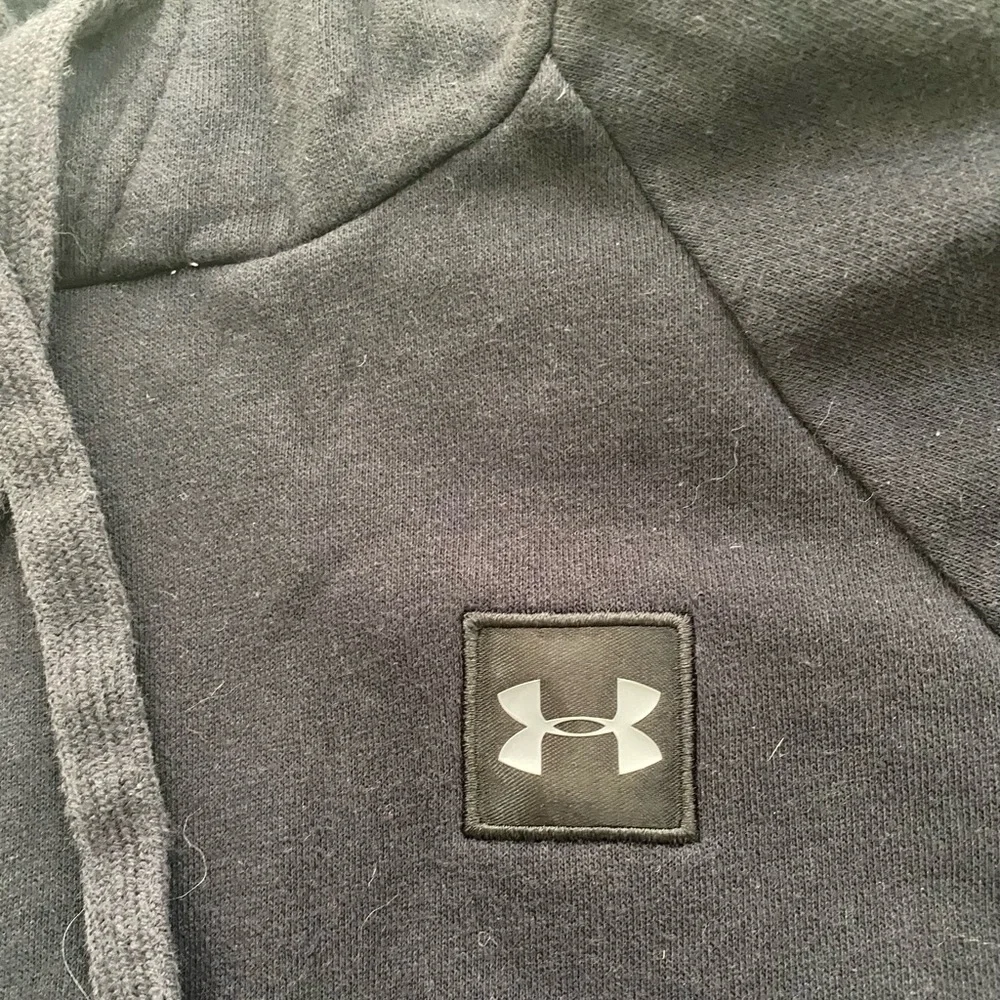 Under Armour Big Boy Youth Large‎ Black Rival Fleece Hoodie W/Patch Logo